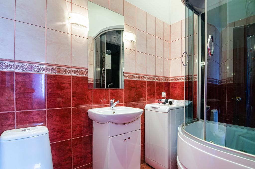 Leogrand Apartments On Kniazia Romana 26 リヴィウ エクステリア 写真