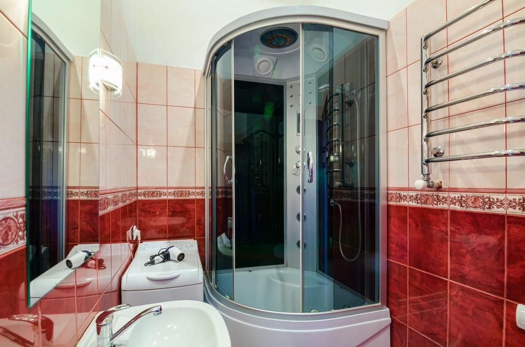 Leogrand Apartments On Kniazia Romana 26 リヴィウ エクステリア 写真